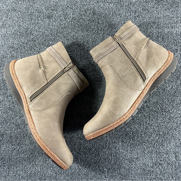 NEW b.o.c Women's Addi Round Toe Bootie Taupe - Picture 4 of 11